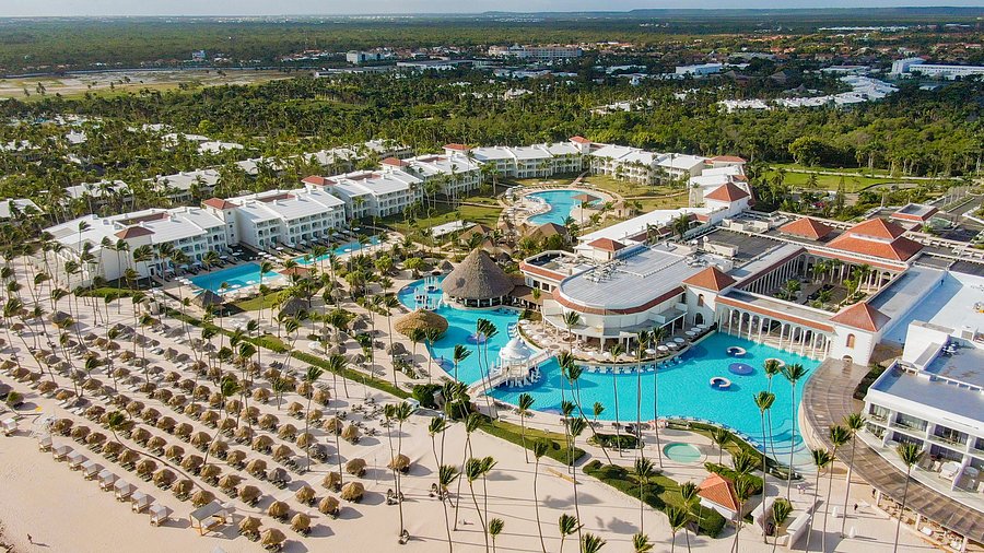 Paradisus Palma Real Golf and Spa Resort luxury all-inclusive in Punta Cana with elegant pools, world-class spa, and championship golf.