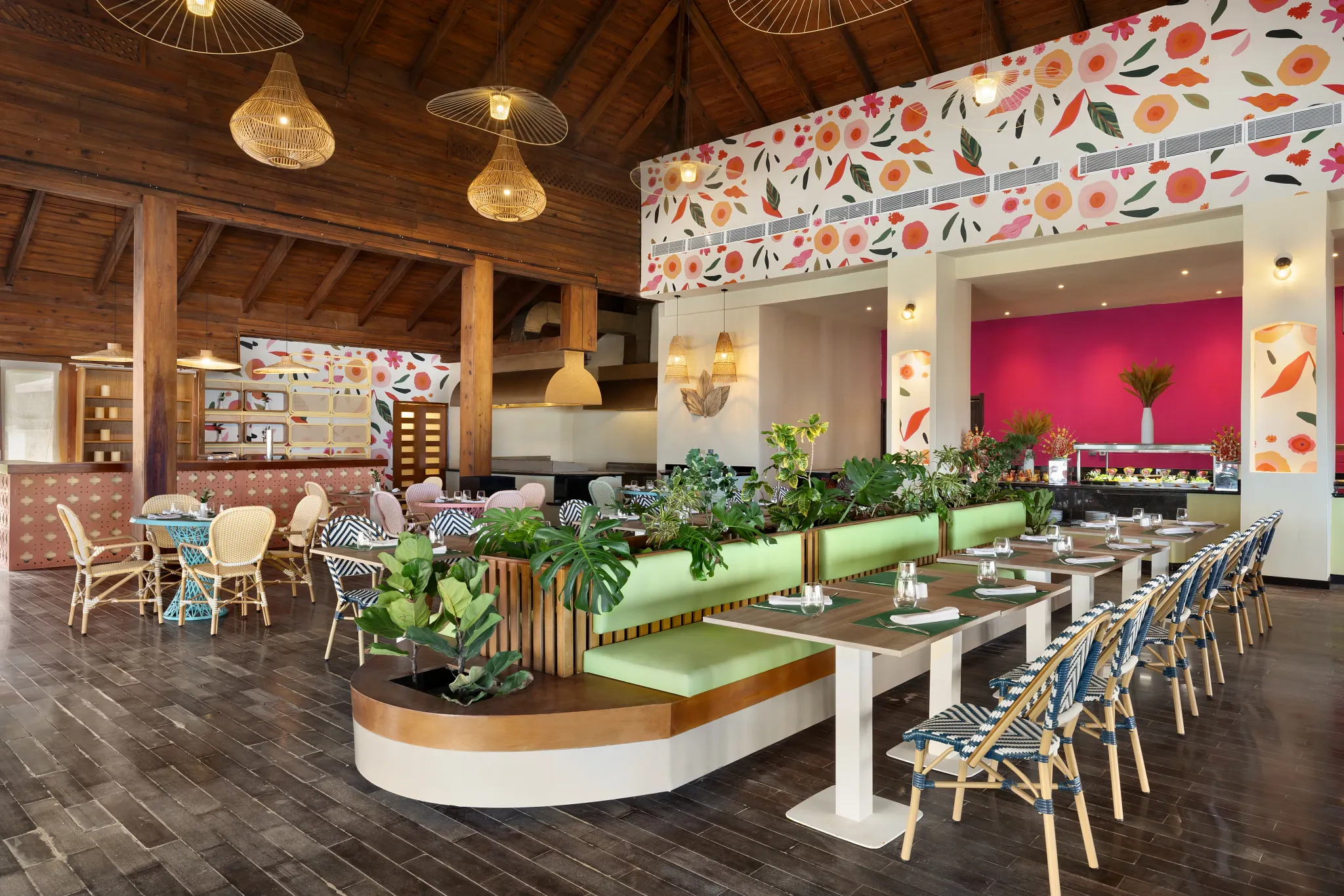 Sunny Side Grill at Sunscape Coco Punta Cana featuring casual outdoor dining, grilled favorites, and a relaxed poolside atmosphere.