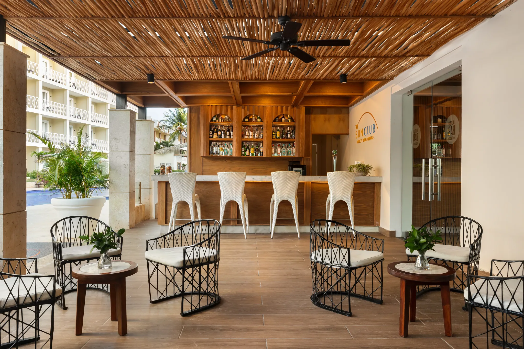 The Sun Club Bar adults-only lounge at Sunscape Coco Punta Cana with premium drinks and exclusive service